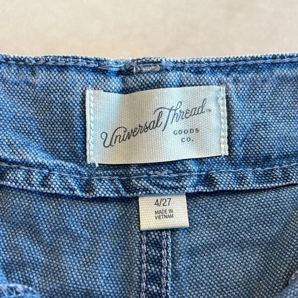 Classy jean shorts. - Picture 5 of 6